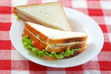 自制三明治，做法簡單的營養(yǎng)早餐，早上你想來一份嗎
