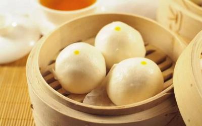 還在用清水蒸饅頭嗎？發(fā)面加“此物”，蒸出來的饅頭又香又軟！