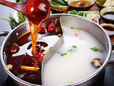 麻辣火鍋底料技術做法哪里正宗？老師在旁邊指導