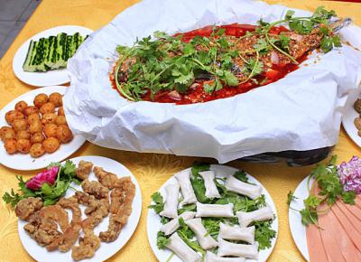 成都小吃培訓(xùn)費用，紙包魚技術(shù)培訓(xùn)哪里專業(yè)？