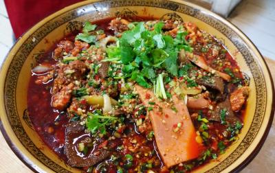 哪有專門培訓(xùn)正宗冒菜的學(xué)校？冒菜加盟培訓(xùn)市場(chǎng)分析